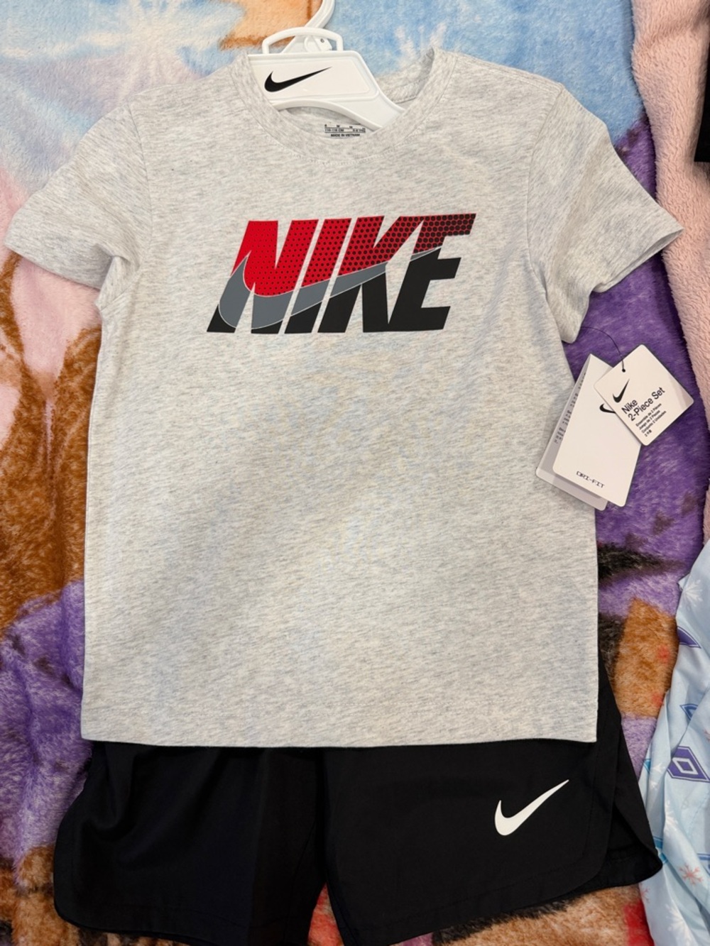 Nike SET FOR boy Gray Tee with Red and Black Gradient Logo